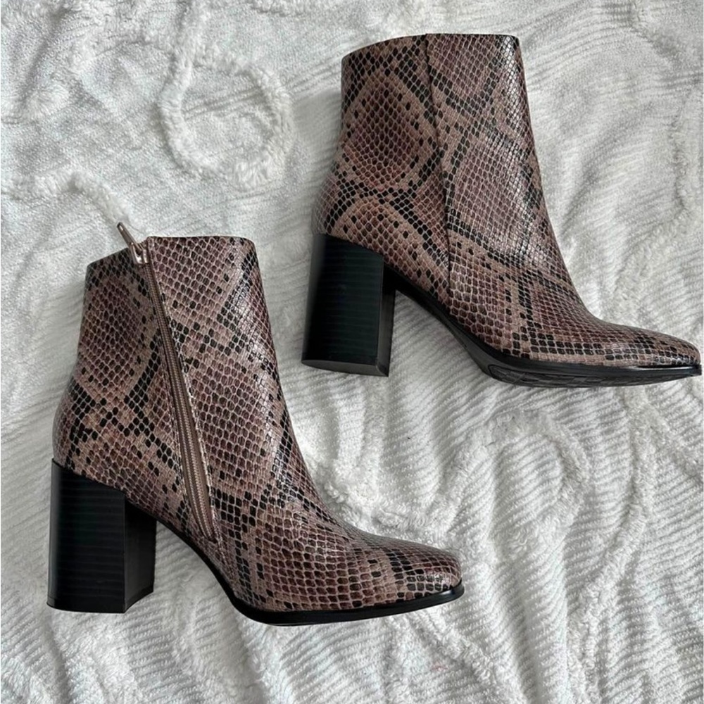 New direction snakeskin boots